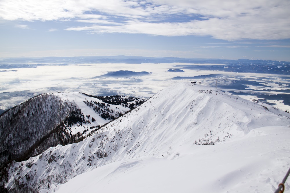 Mountain with a ski slope_194863679.jpg